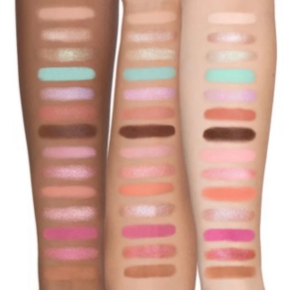 TOO FACED TOO FEMME ETHEREAL PALETTE - Picture 3 of 11